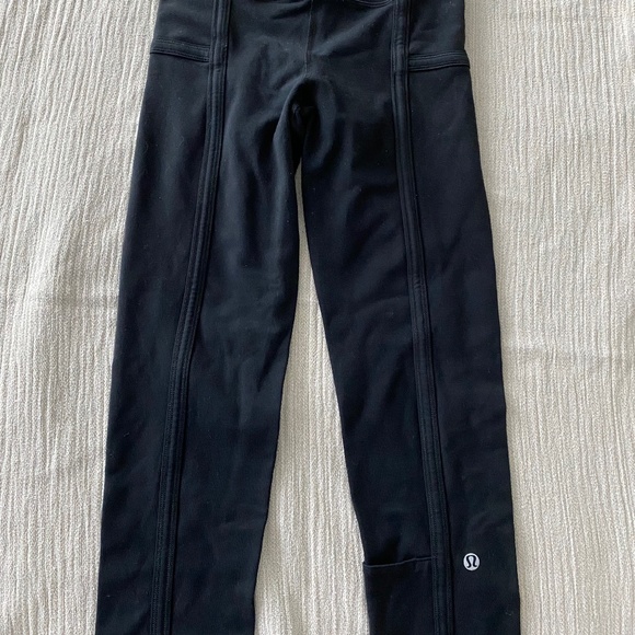 Lululemon Black Leggings Size 2, pocket at left lower leg - Picture 1 of 5
